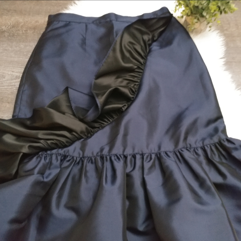 Eliza J Navy Blue Ruffle Midi Skirt
Size 12 - Picture 5 of 12